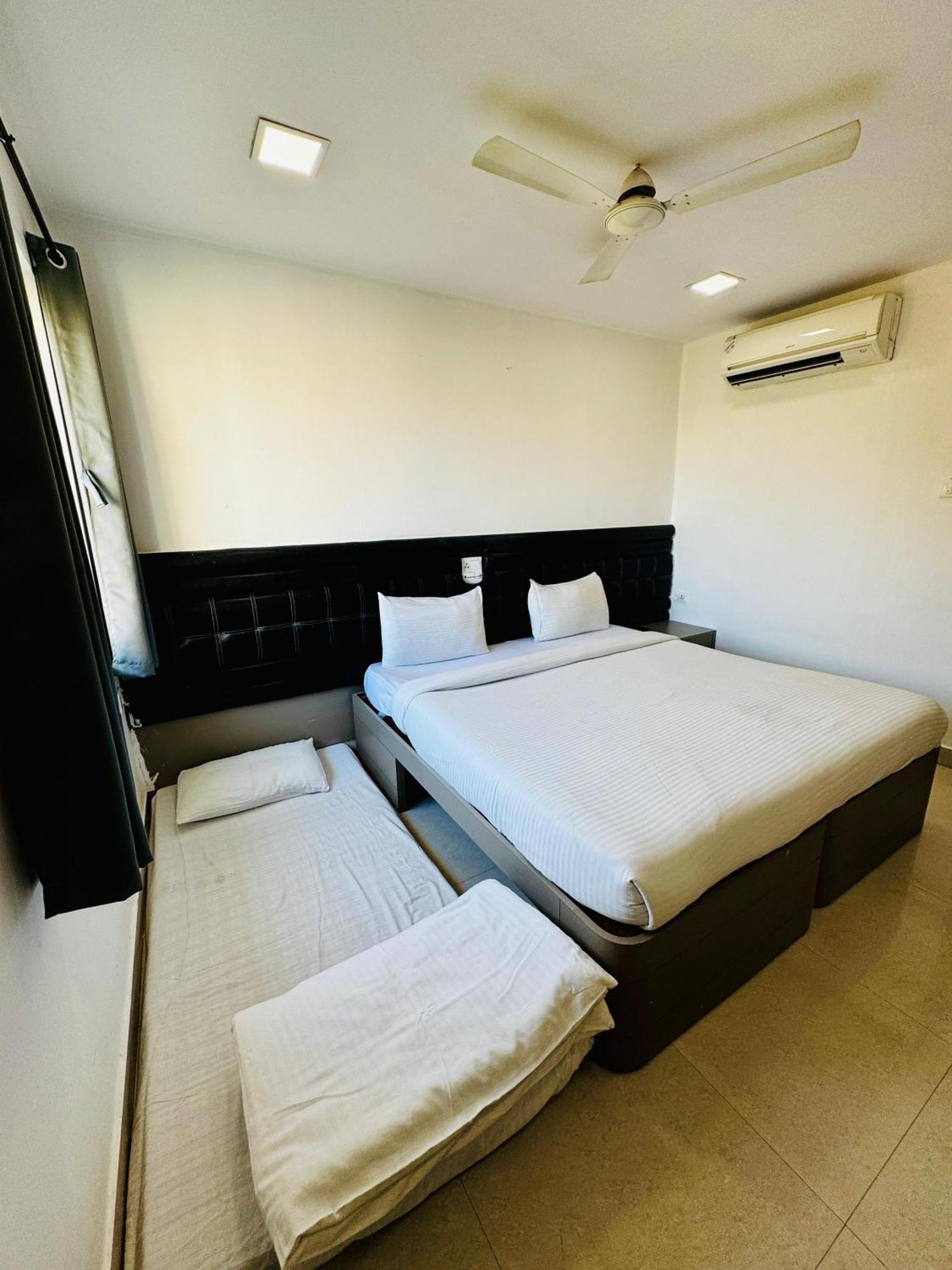 La Riviera Suites Hyderabad Exterior photo