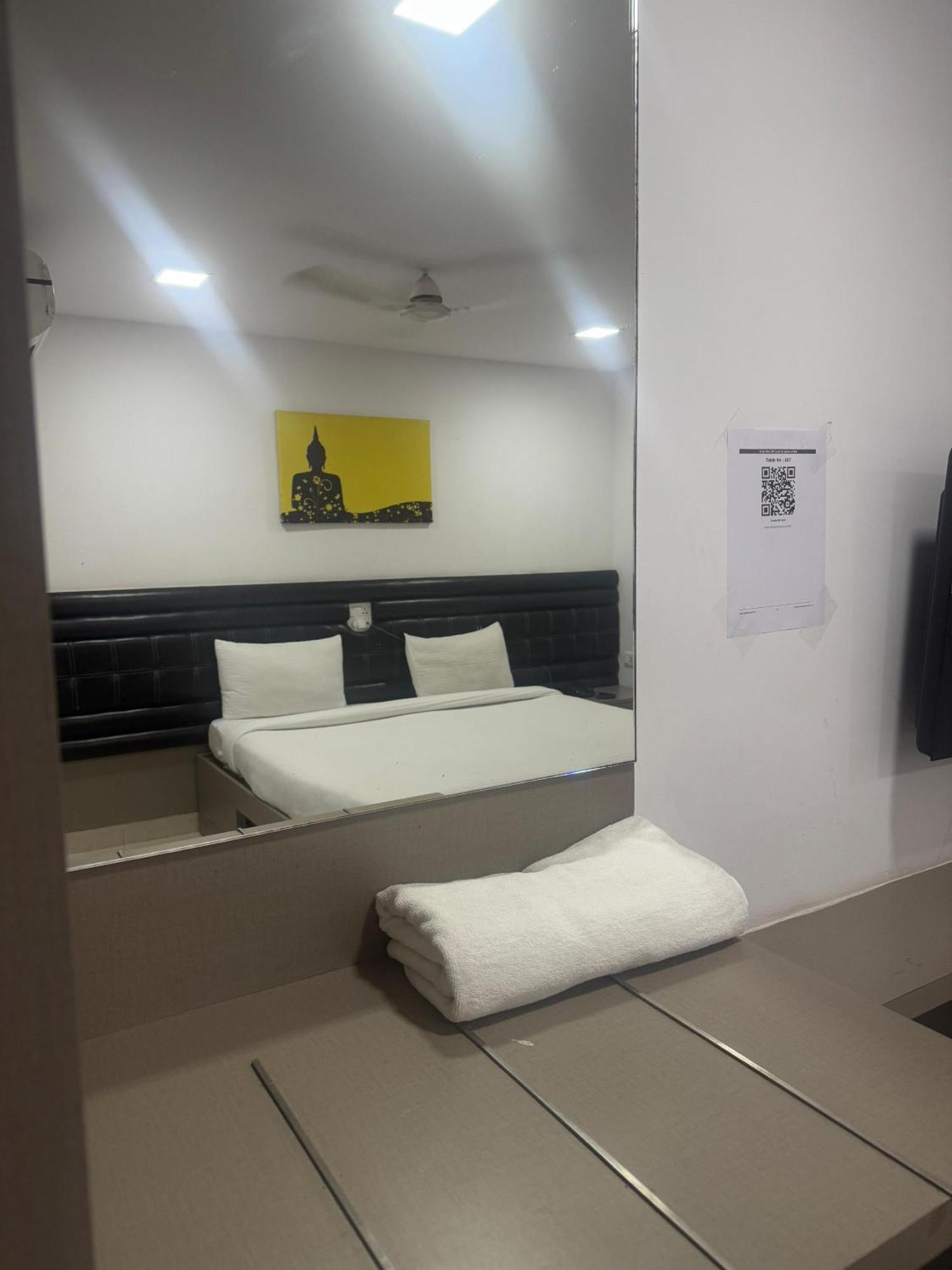 La Riviera Suites Hyderabad Exterior photo