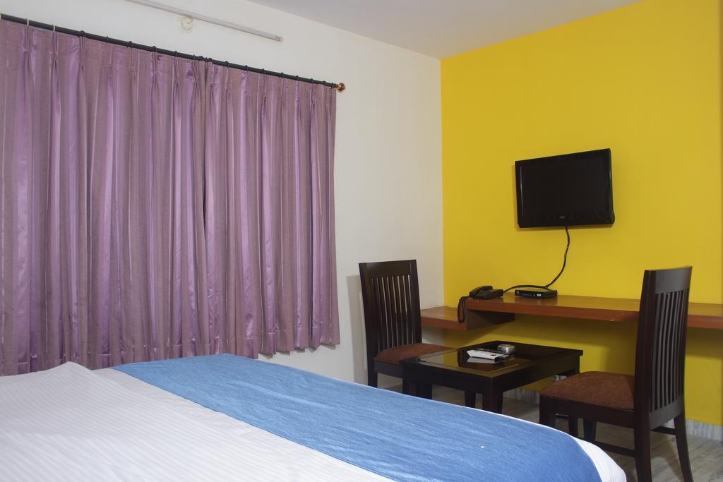 La Riviera Suites Hyderabad Exterior photo
